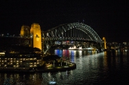 Some night views before leaving after a tree day stay in Sydney. The white spots above the bridge is not the digital image cracking up - they are all birds!
